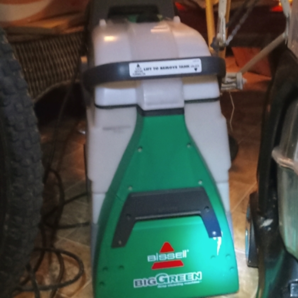 Commercial carpet cleaner Bissell  Big Green